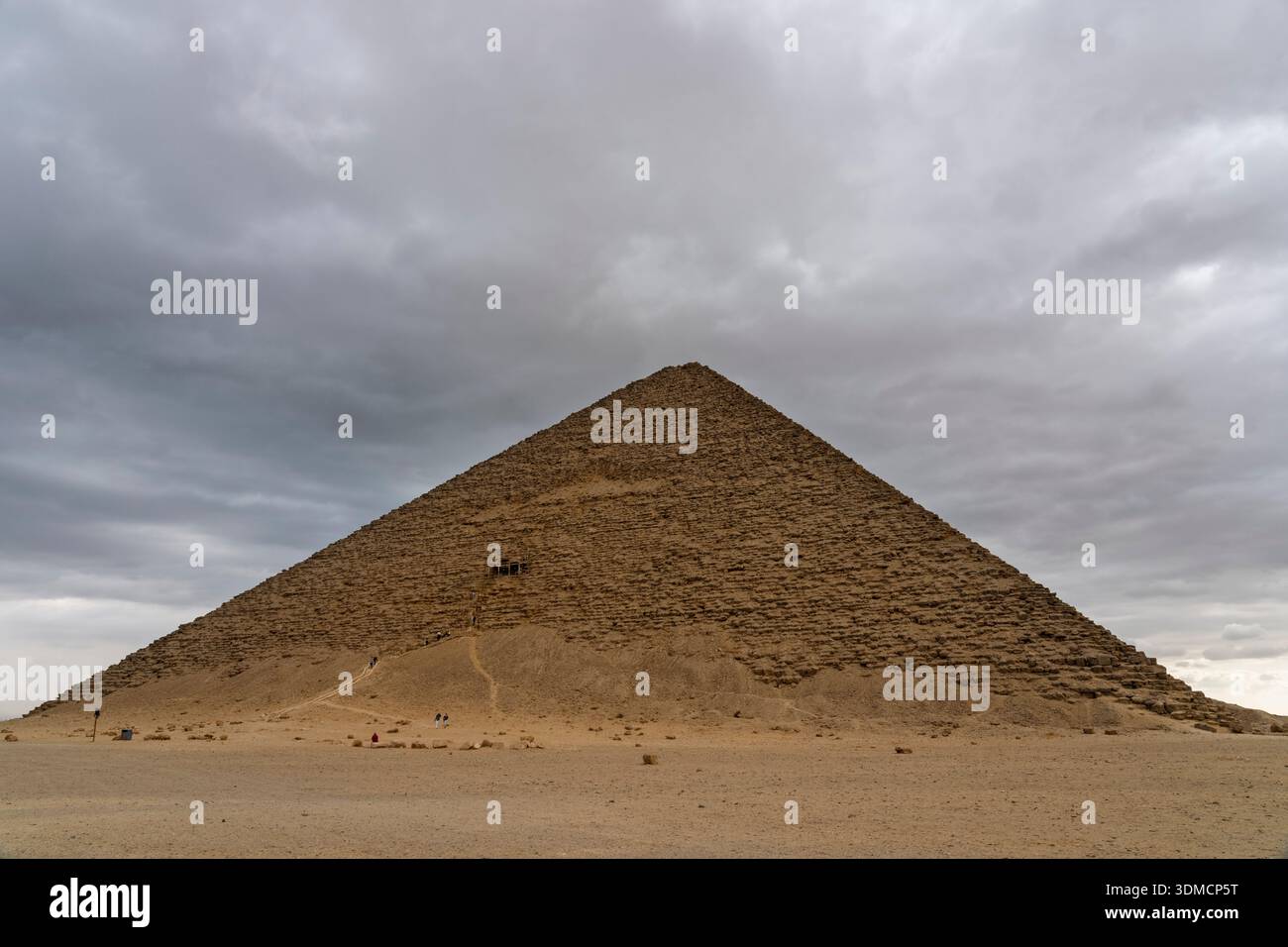 Pyramide rouge. Dahshur, Égypte. Banque D'Images
