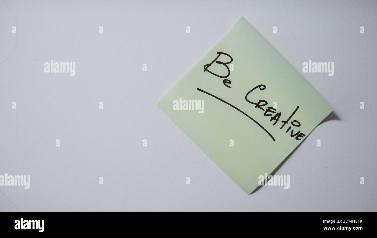 Message créatif sur le billet autocollant Banque D'Images
