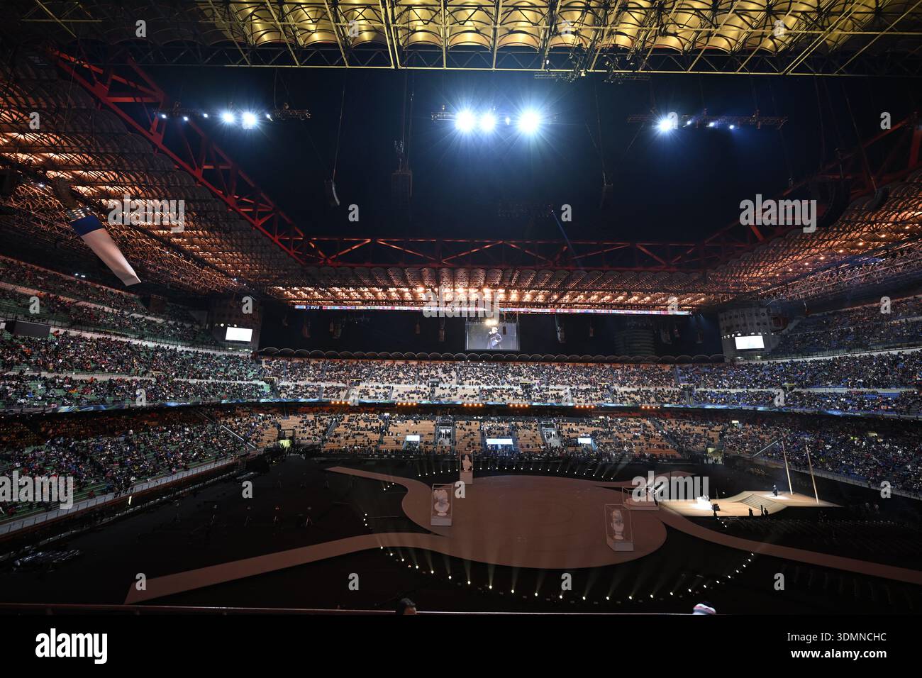 Milan, Italie. 06th Feb, 2026. Ambiance lors de la cérémonie d'ouverture des Jeux Olympiques d'hiver Milano Cortina 2026 au stade San Siro le 06 février 2026 à Milan, Italie. Photo par JMP/ABACAPRESS.COM crédit : Abaca Press/Alamy Live News Banque D'Images