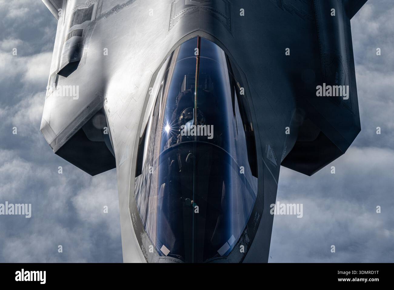 Un Stratotanker KC-135 de l'US Air Force affecté à la 100th Air ravitaillement Wing alimente un F-35 Lightning II affecté à la 48th Fighter Wing lors d'un A. Banque D'Images