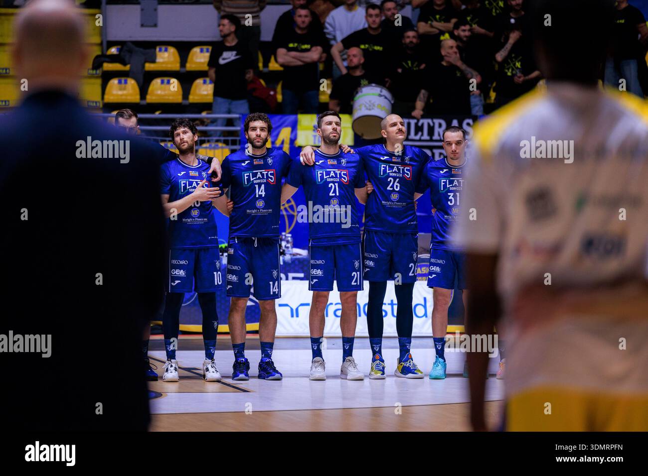 Turin, Italie : 06 février 2026 - joueurs de Fortitudo Bologna avant le match de Serie A2 contre basket Torino, au Pala Gianni Asti. Banque D'Images