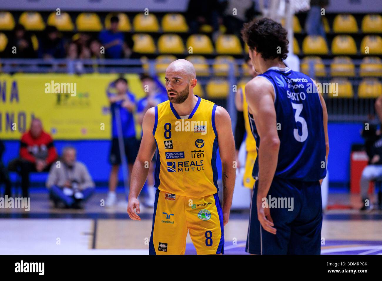 Turin, Italie : 06 février 2026 - Matteo Schina de basket Torino en action lors du match de Serie A2 contre Bologne au Pala Gianni Asti. Banque D'Images