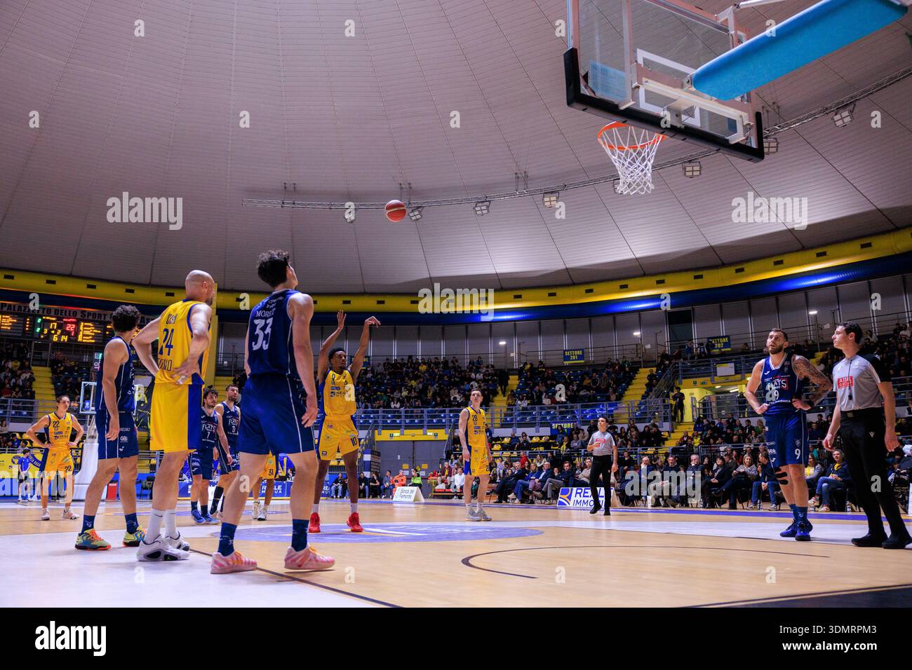 Turin, Italie : 06 février 2026 - Robert Allen de basket Torino en action lors du match de Serie A2 contre Bologne au Pala Gianni Asti. Banque D'Images
