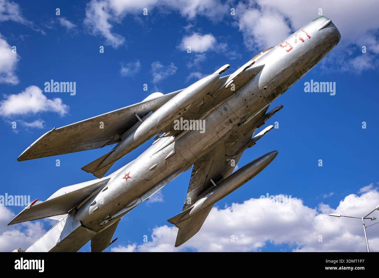 Omurtag, Bulgarie - 6 septembre 2021 : chasseur de combat MIG-19C dans le parc de l'aviation et de l'aéronautique à Omurtag Banque D'Images