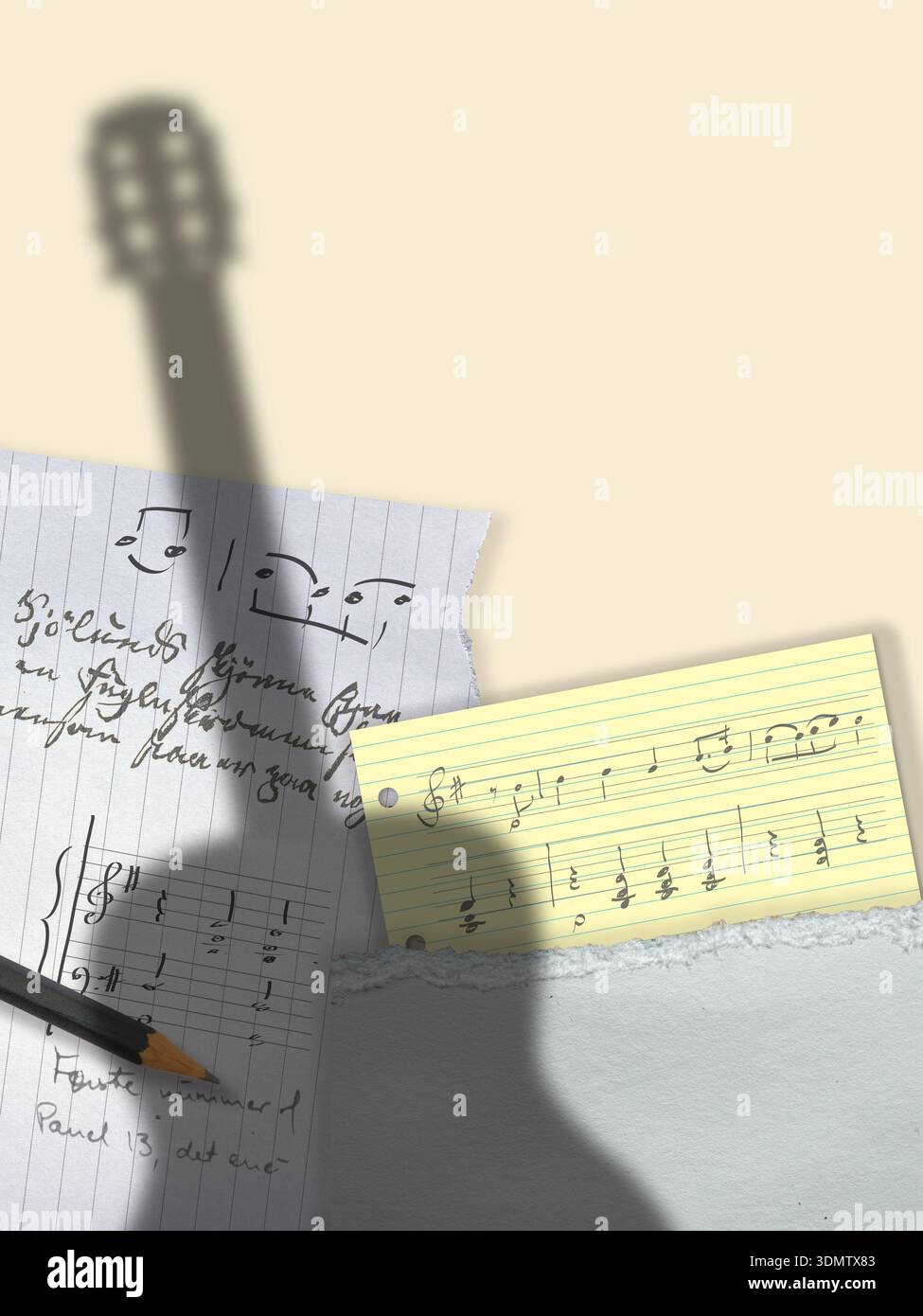 Collage avec ombre de guitare acoustique, papier, crayon et une feuille de papier avec des notes de musique manuscrites. Image avec espace de copie. Banque D'Images