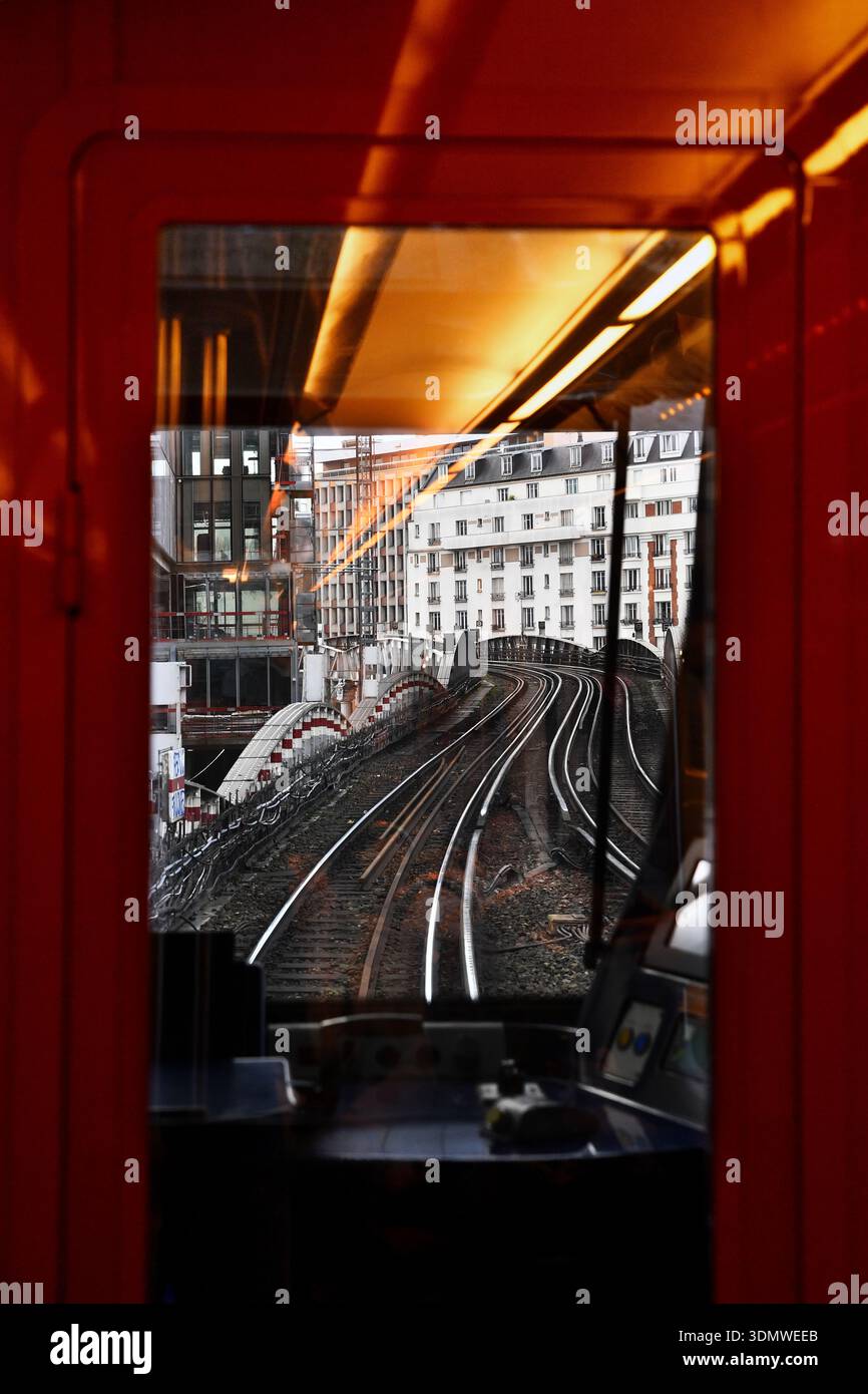 Station de métro Stalingrad à Paris - vue de l'intérieur du train - France Banque D'Images