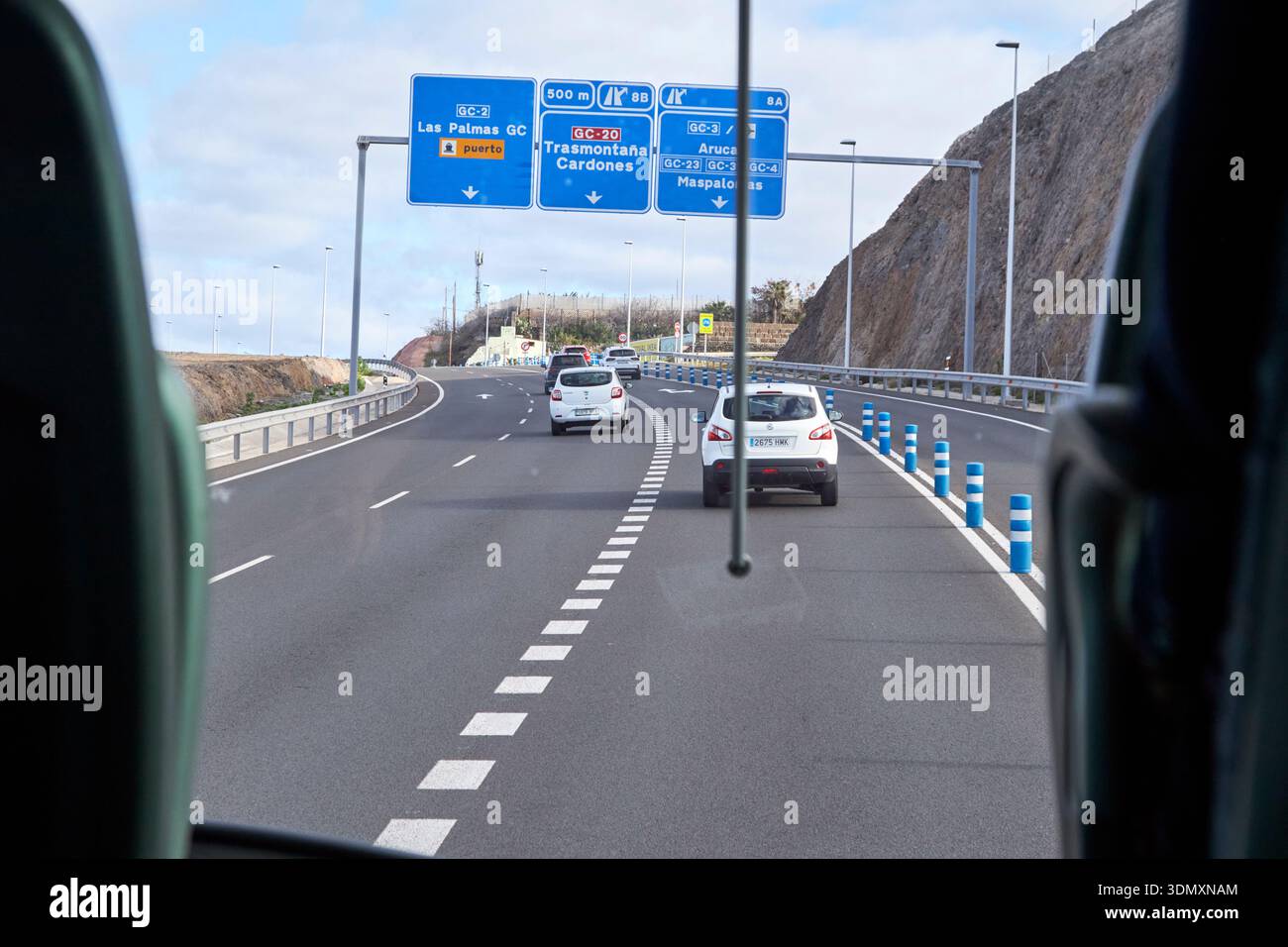 circuit touristique en autocar conduisant le long de l'autoroute gc-2, gran canaria, îles canaries, espagne Banque D'Images