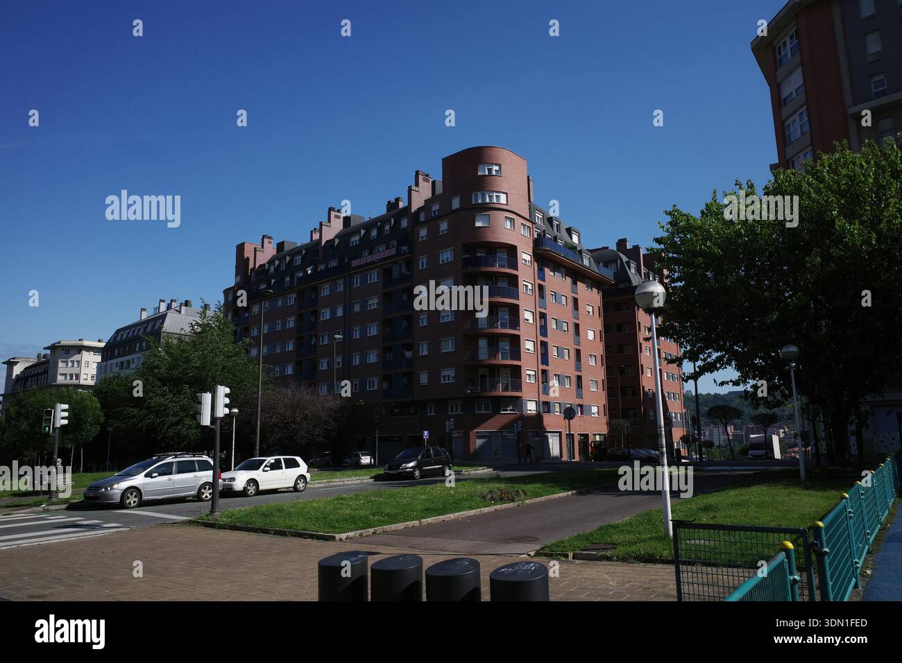Immeuble d'appartements dans un quartier résidentiel Banque D'Images