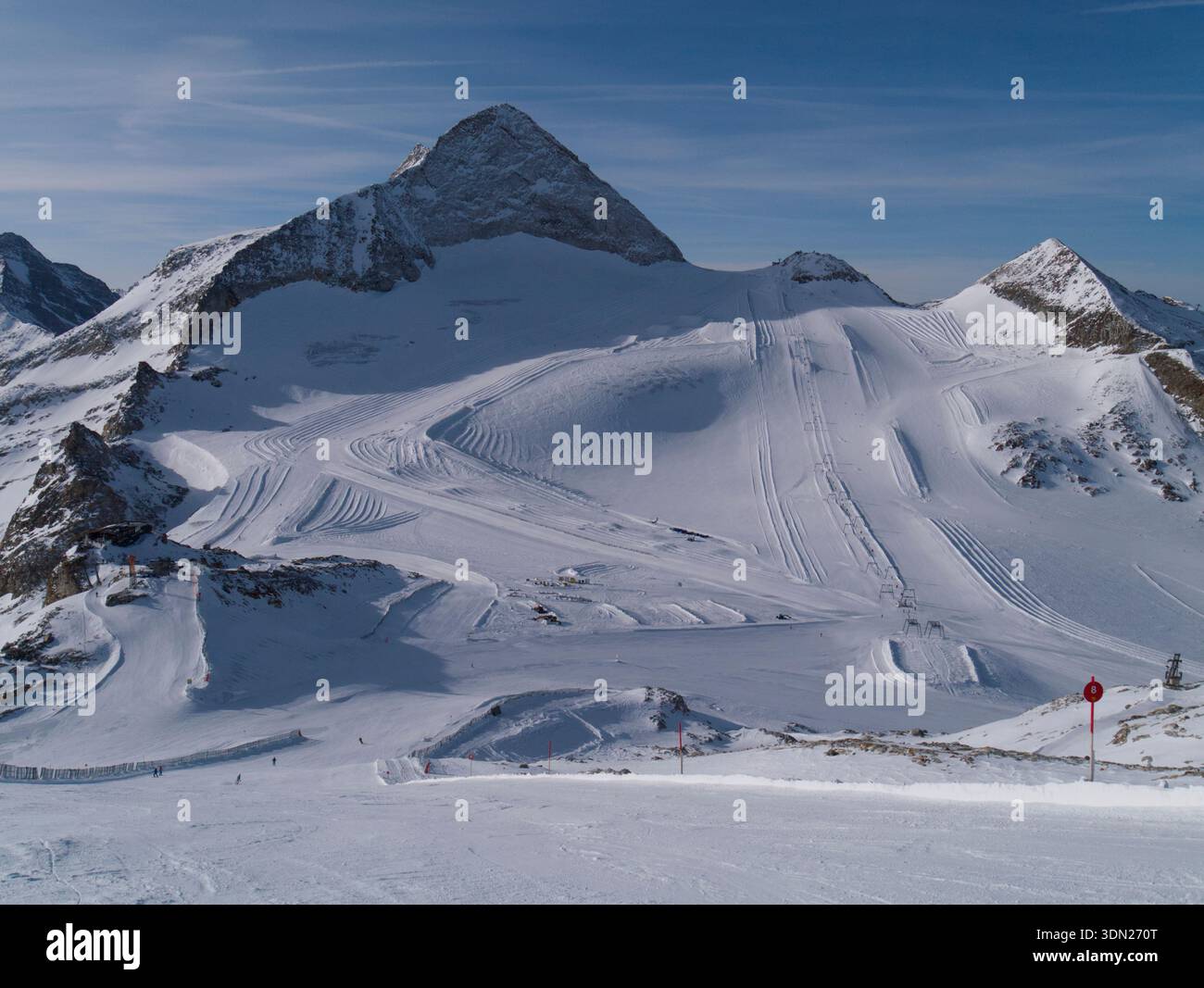 Pistes de ski au sommet du glacier Hintertux, Autriche Banque D'Images