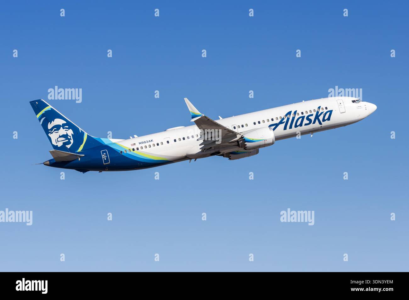 Phoenix, États-Unis - 10 novembre 2025 : avion Boeing 737-9 MAX d'Alaska Airlines à l'aéroport de Phoenix aux États-Unis. Banque D'Images