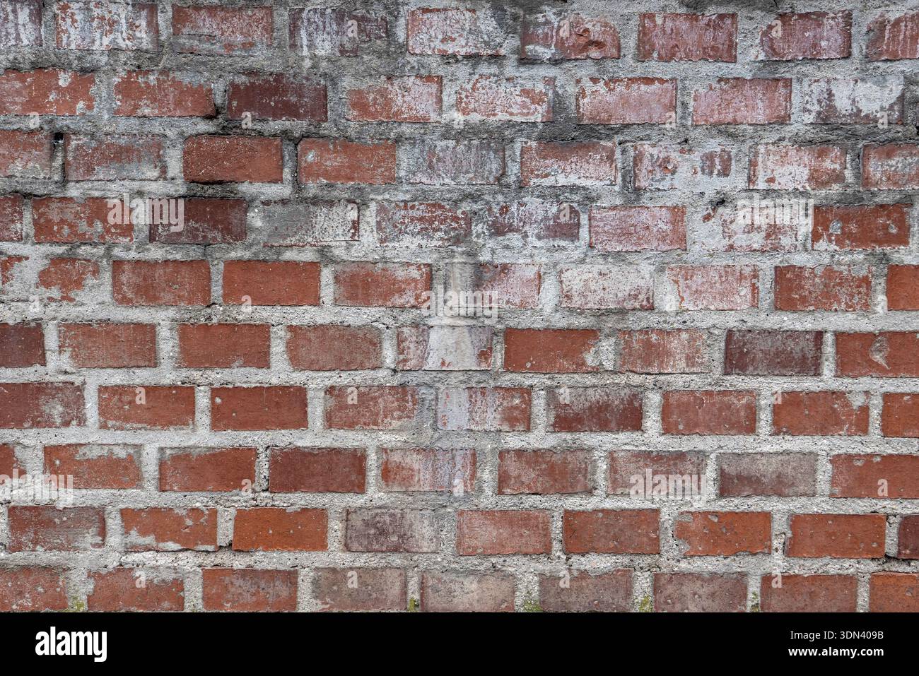 Mur de briques rouges vieillies avec surface usée et mortier visible à Borghetto sul Mincio Italie, adapté comme fond ou texture pour le design, l'architecture et Banque D'Images
