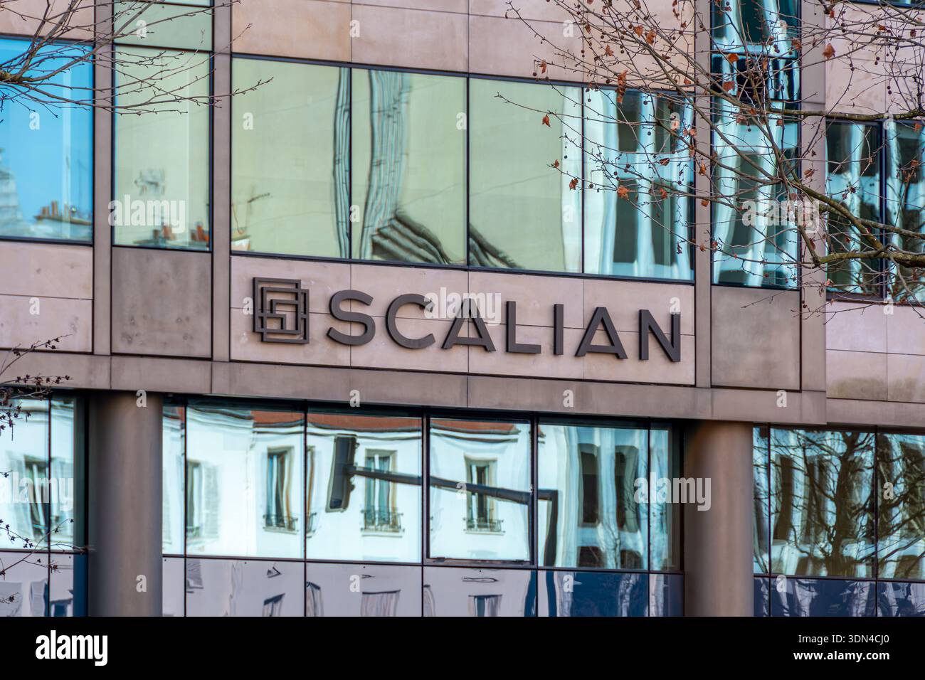 Signe et logo sur un bâtiment Scalian. Scalian, anciennement Eurogiciel, est une société française de services numériques basée à Toulouse Banque D'Images