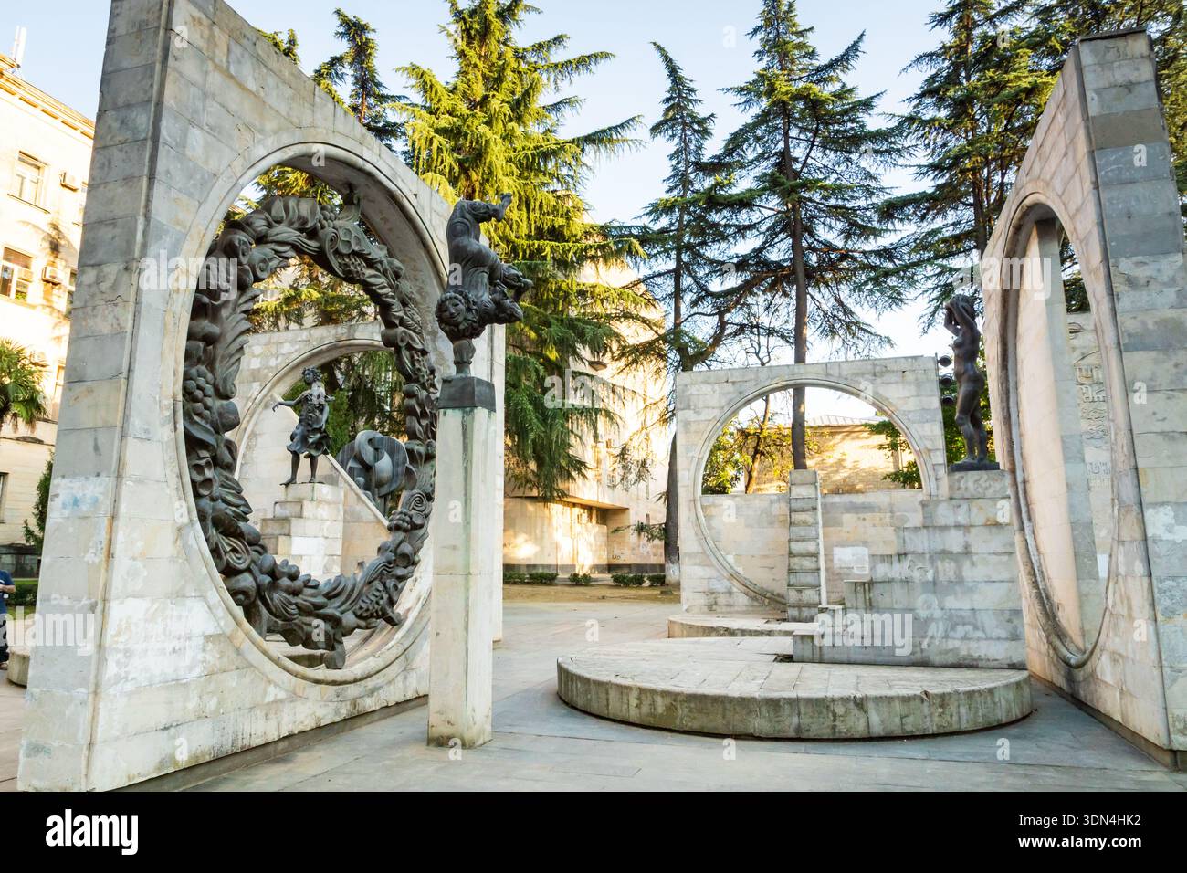 Kutaisi, Géorgie - 08.20.2019 : sculpture emblématique de Kutaisi dans le centre-ville dans la partie ancienne de Kutaisi en Géorgie Banque D'Images