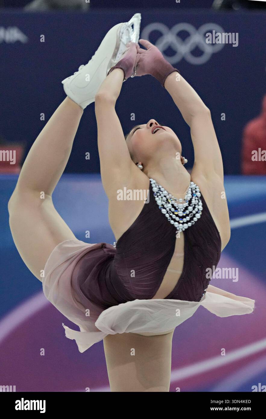 Milan, Italie. 08th Feb, 2026. Kaori Sakamoto, de Japan Reacts, effectue sa routine lors de l'événement par équipe de patinage artistique unique libre pour femmes au Milano figure Skating Arena à Milan, en Italie, le dimanche 8 février 2026. Sakamoto est arrivé premier dans le groupe final. Photo de Richard Ellis/UPI crédit : UPI/Alamy Live News Banque D'Images