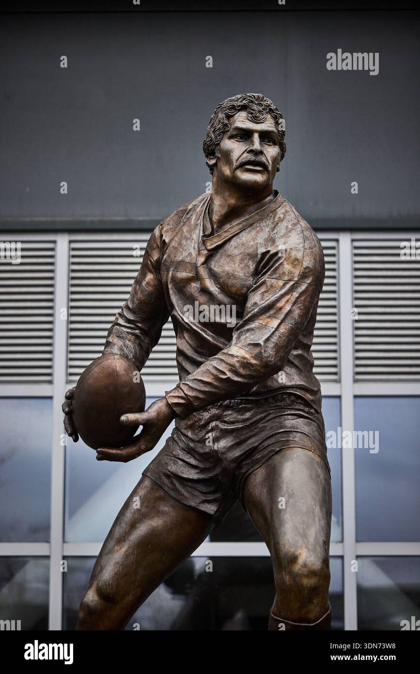 Statue de John Holmes par le sculpteur Steve Winterburn au stade Headingley de Leeds, domicile des Rhinos de Leeds Banque D'Images