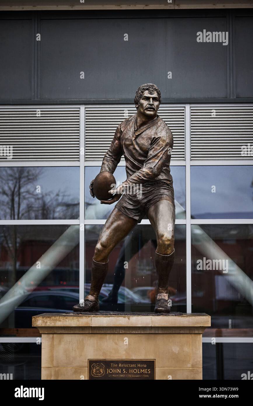 Statue de John Holmes par le sculpteur Steve Winterburn au stade Headingley de Leeds, domicile des Rhinos de Leeds Banque D'Images