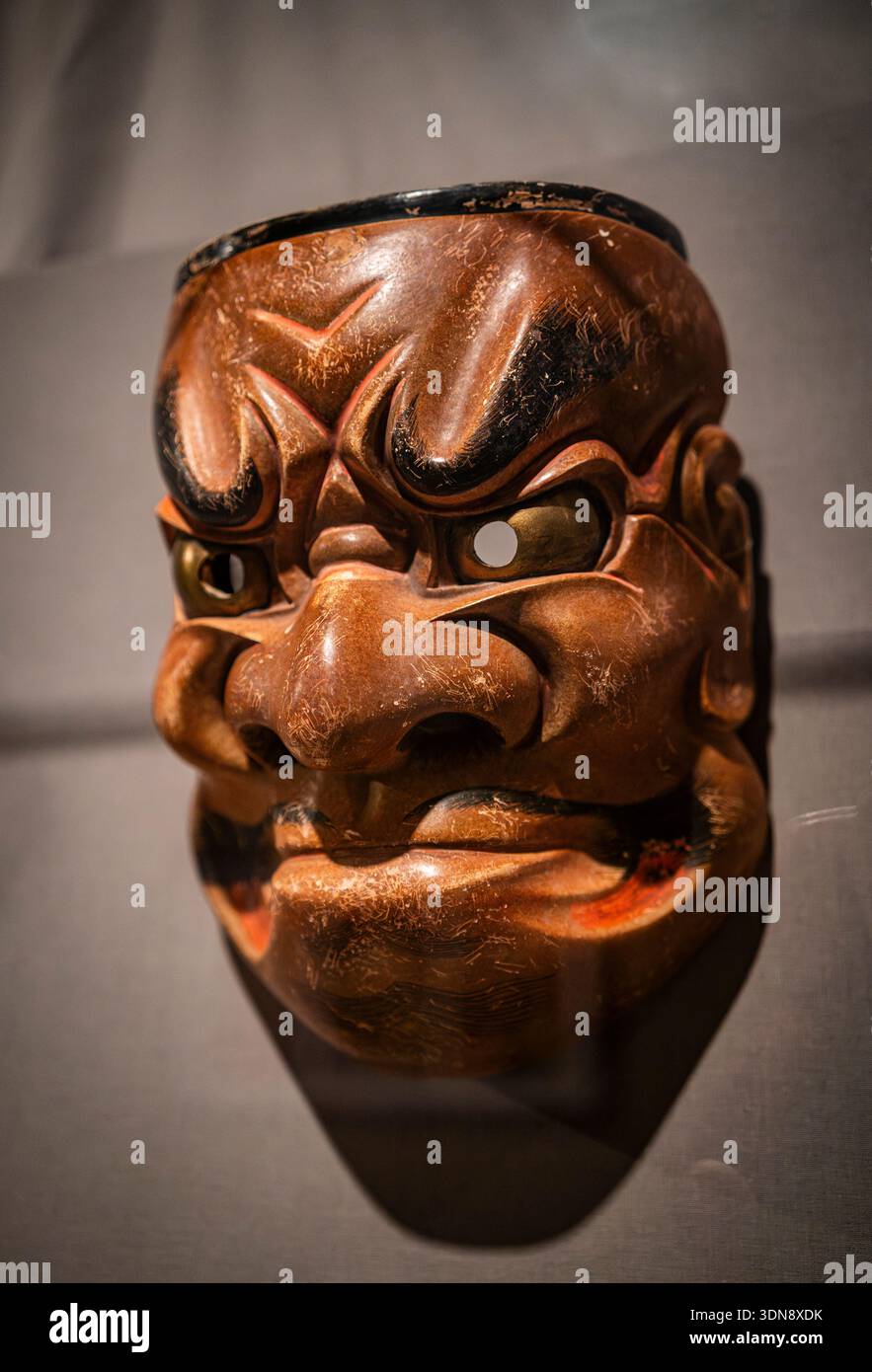 Casque japonais Kabuto du XVIIIe siècle, fabriqué en acier, papier mâché laqué et crin de cheval Banque D'Images