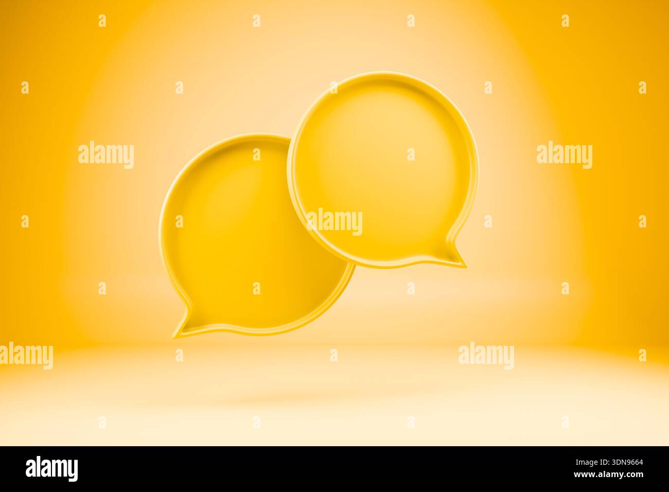 Deux bulles de parole dorées sur fond jaune Banque D'Images
