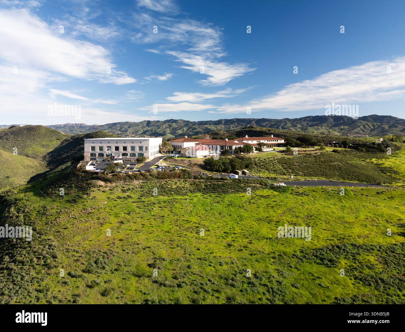 Vue aérienne de la bibliothèque présidentielle Ronald Reagan dans une colline au-dessus de Simi Valley, Californie Banque D'Images