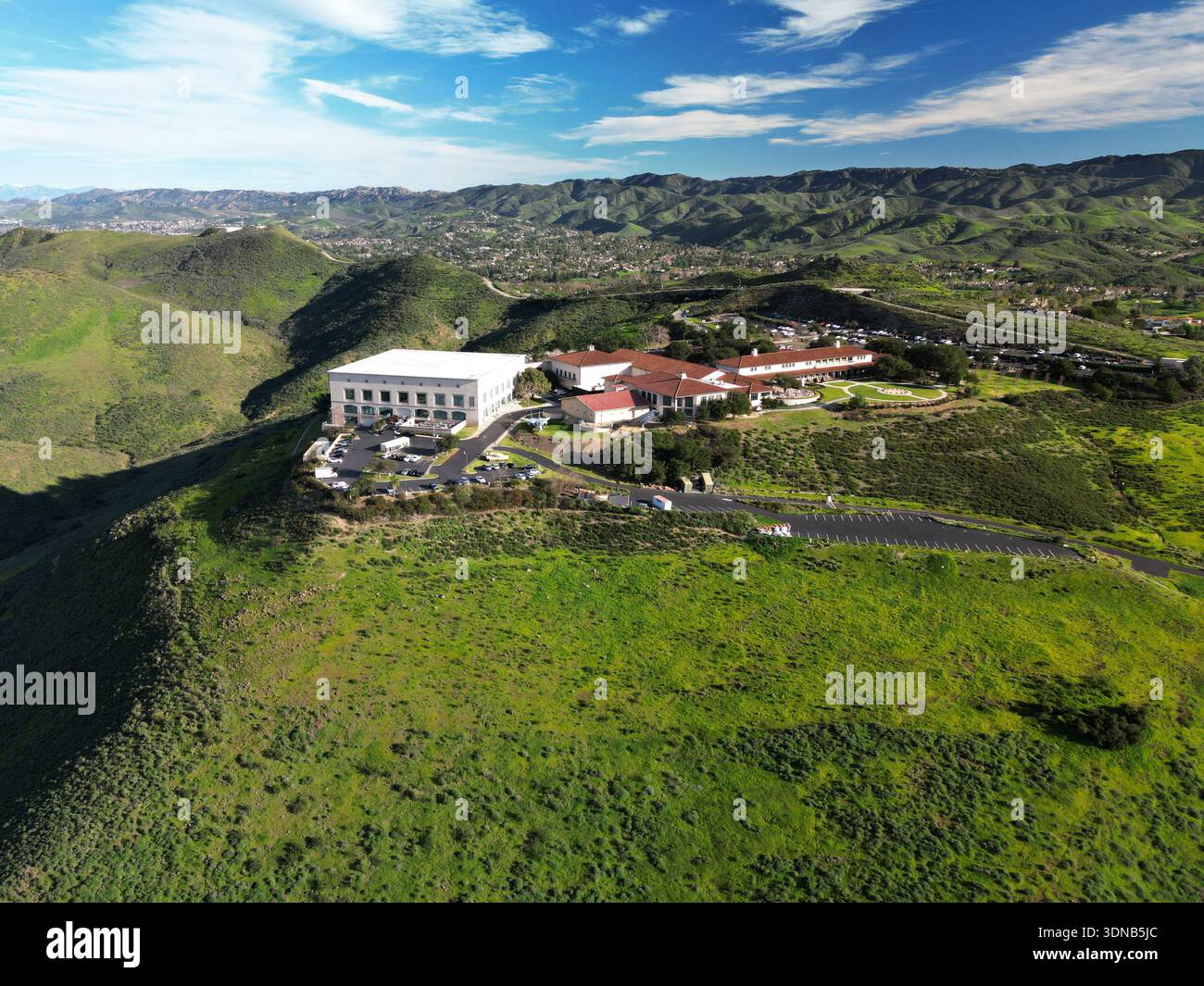 Vue aérienne de la bibliothèque présidentielle Ronald Reagan dans une colline au-dessus de Simi Valley, Californie Banque D'Images