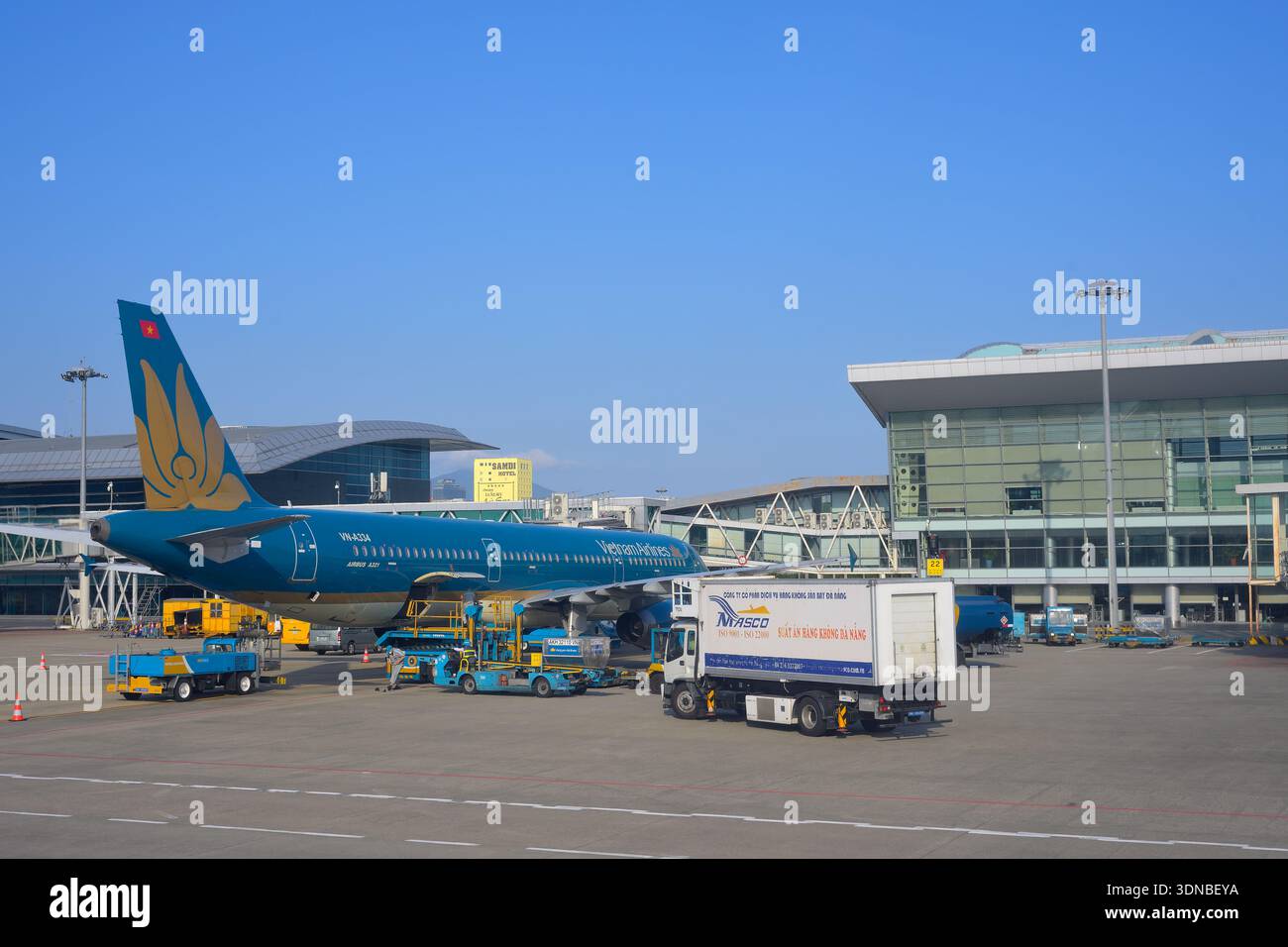 Danang Airport (DAN) - la ville côtière à l'embouchure de la rivière Han, centre Vietnam VN Banque D'Images