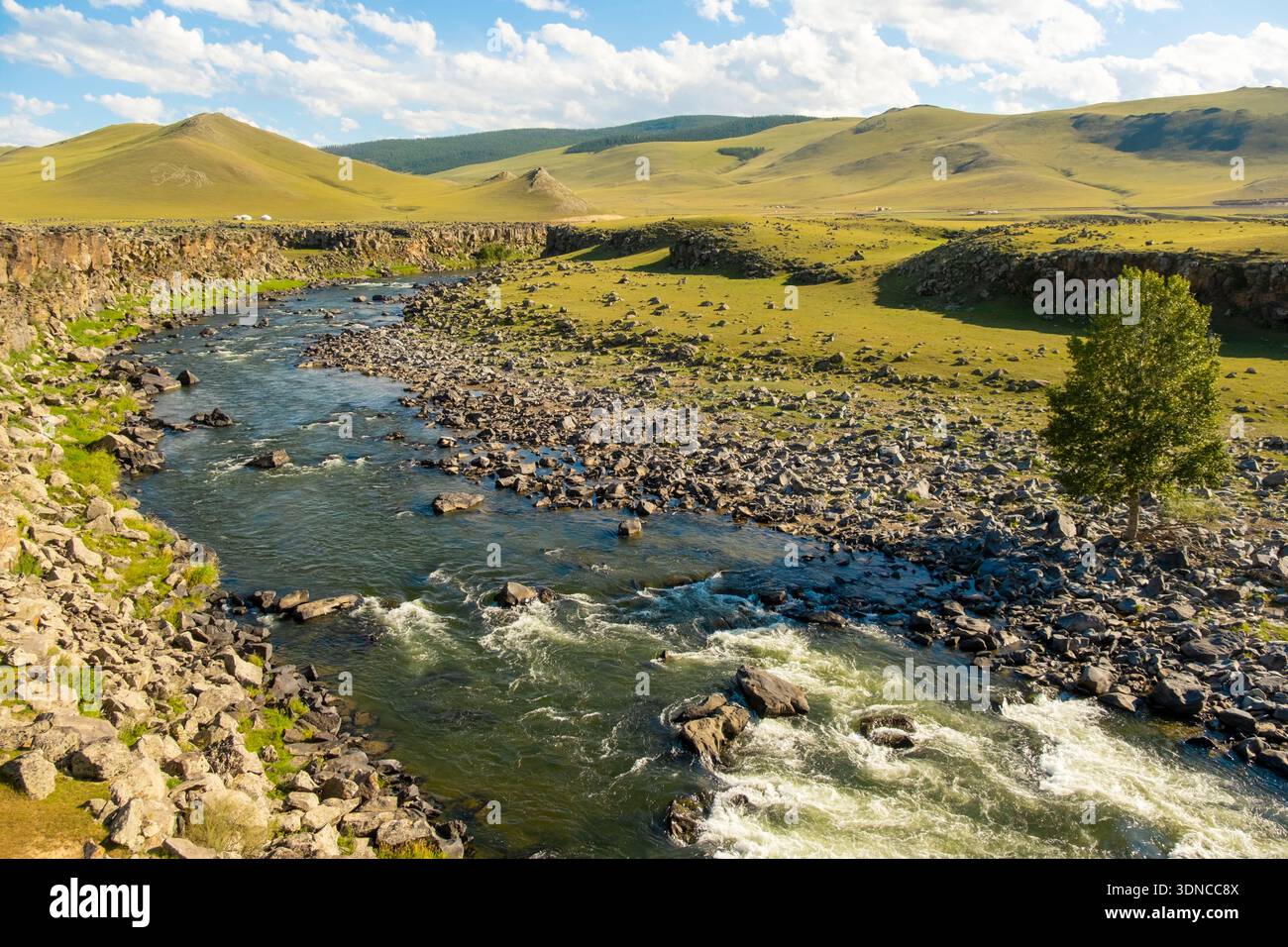 Mongolie, province d'Ovorkhangai, vallée d'Orkhon, Talbiun, chute d'eau près de Talbiun Lodge, camp de yourtes Banque D'Images