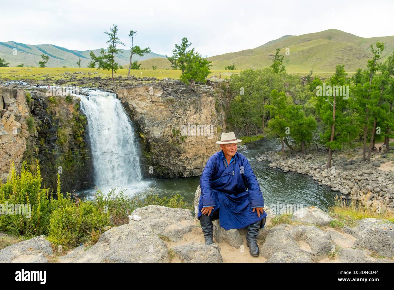 Mongolie, province d'Ovorkhangai, mongol devant les chutes d'Orkhon Banque D'Images
