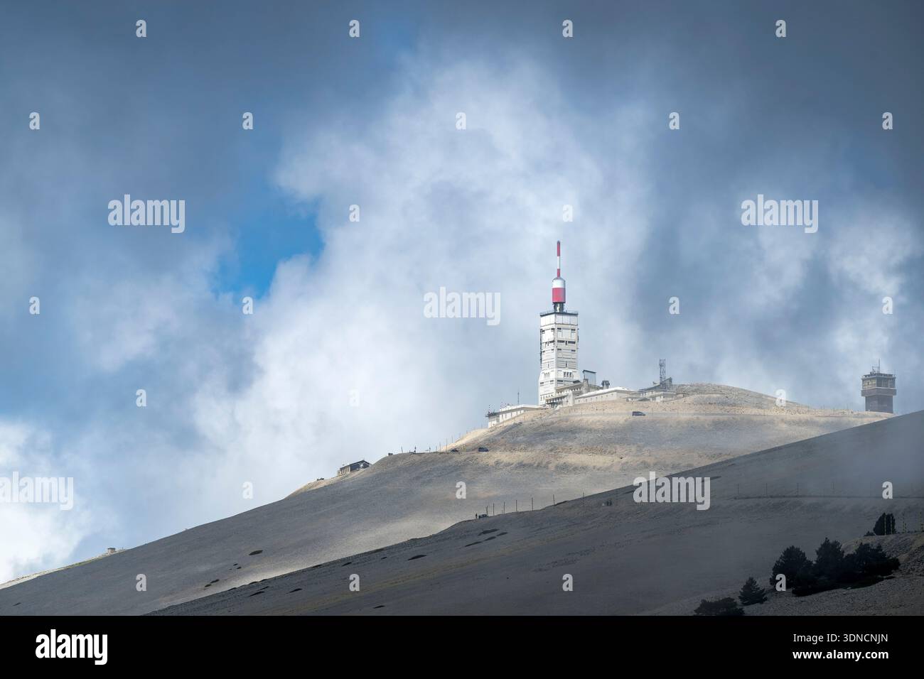 France, Vaucluse, Parc naturel régional du Mont Ventoux, Bedoin, la station météo au sommet du Mont Ventoux (1910m) Banque D'Images