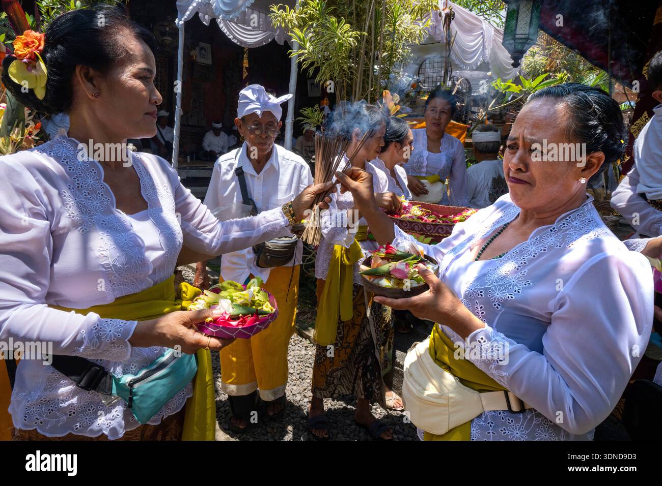 Indonésie, Bali, rassemblement familial religieux Banque D'Images
