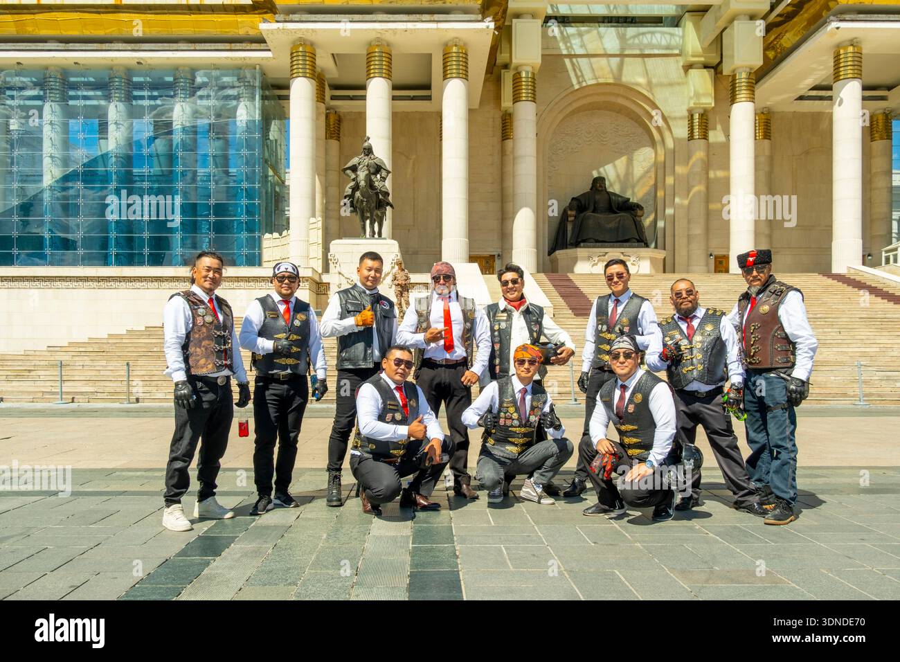 Mongolie, Oulan Bator, place Sukhbaatar, Palais du gouvernement, club de moto ou motards Banque D'Images