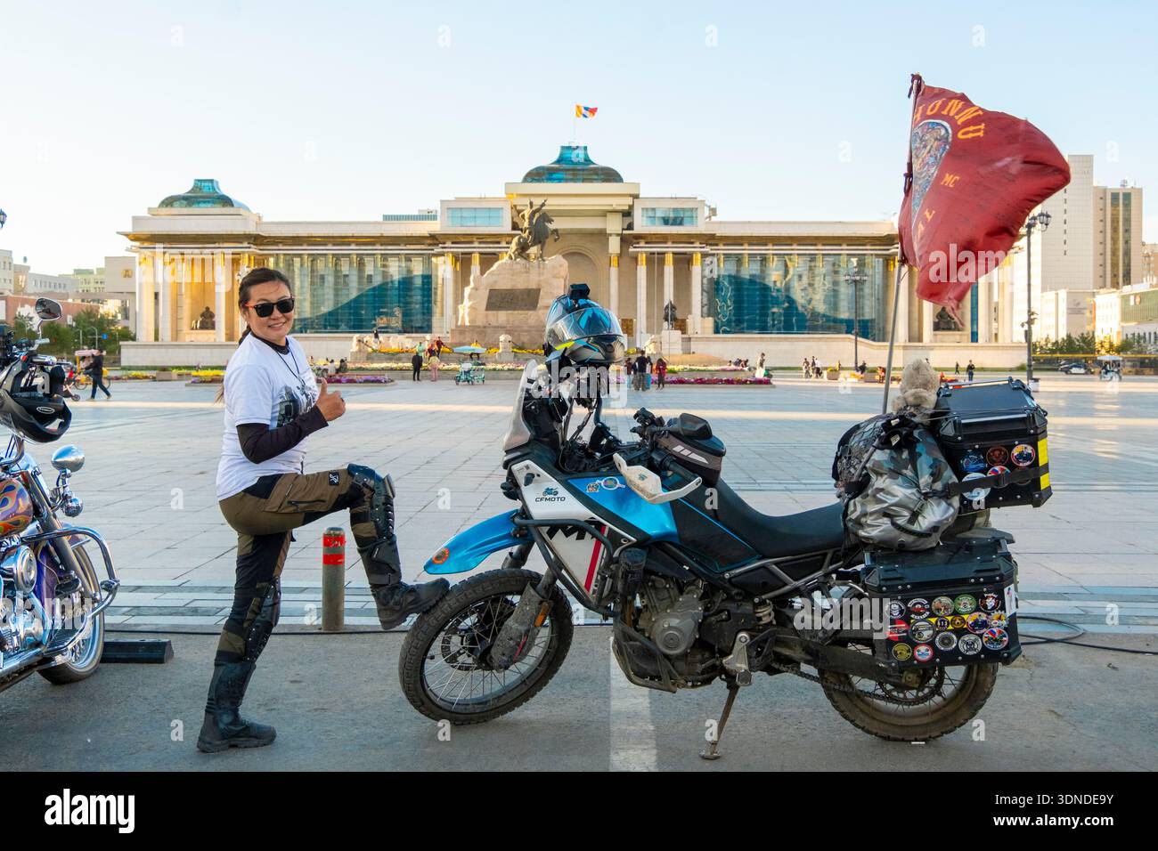 Mongolie, Oulan Bator, place Sukhbaatar, Palais du gouvernement, club de moto ou motards Banque D'Images
