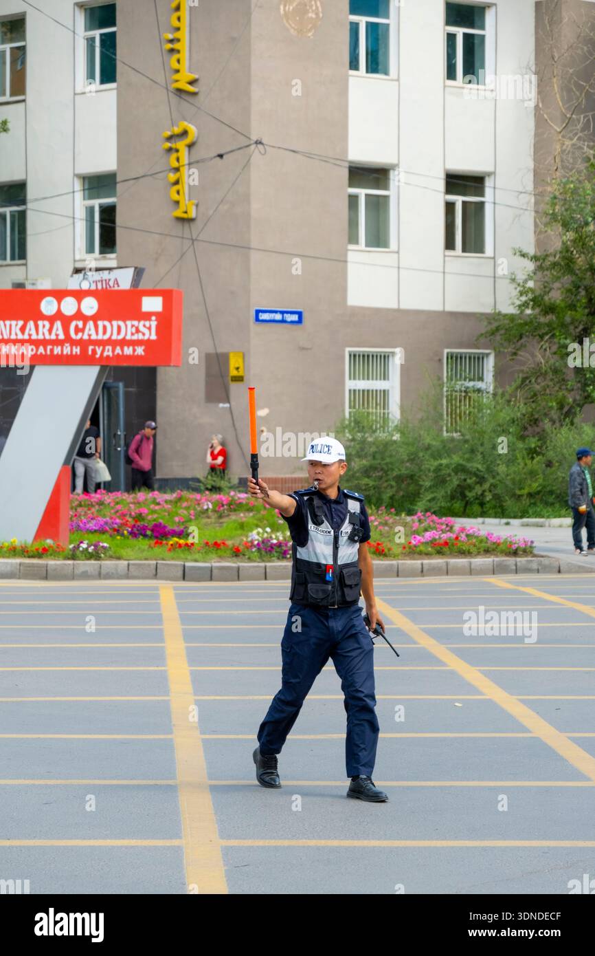 Mongolie, Oulan Bator, policier gérant le trafic Banque D'Images