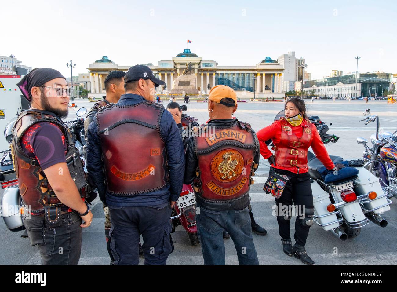 Mongolie, Oulan Bator, place Sukhbaatar, Palais du gouvernement, club de moto ou motards Banque D'Images