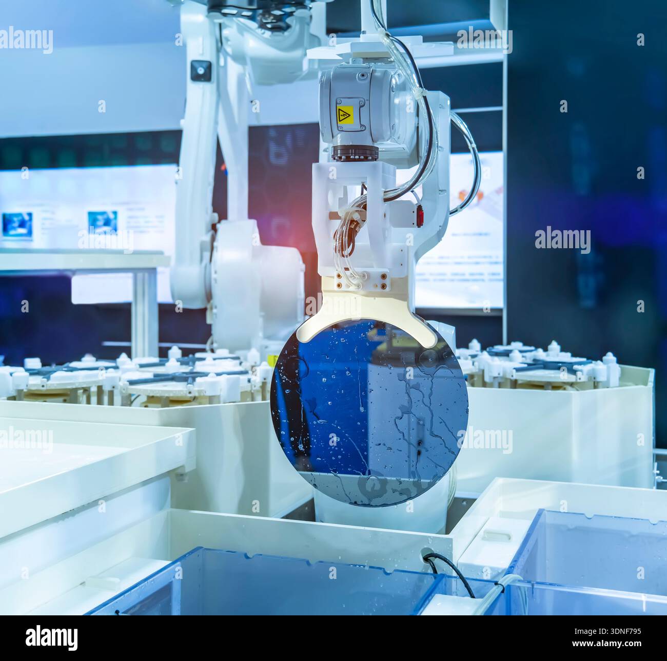 Machine d'intelligence artificielle à l'usine de fabrication industrielle de plaquettes de silicium et de microcircuits, application de contrôle de système d'automatisation sur autom Banque D'Images