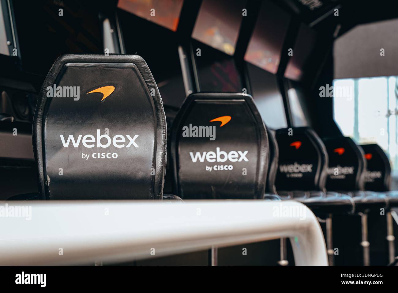 Montréal, Canada – juin 2025 : sièges muraux de l'écurie McLaren Formula One Team portant la marque Webex by Cisco lors des préparatifs du GP canadien de formule 1 Banque D'Images