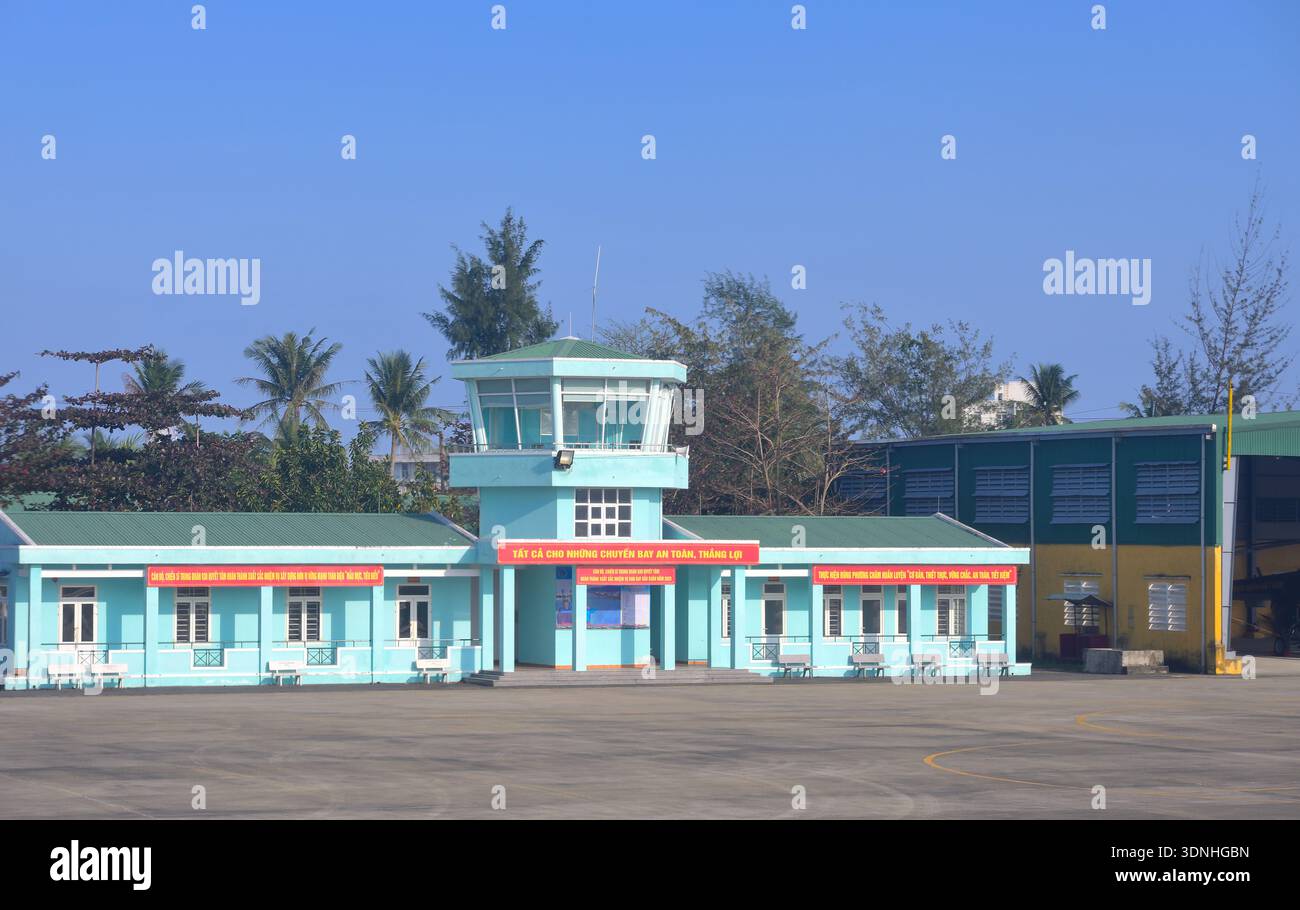 Danang Airport (DAN) - la ville côtière à l'embouchure de la rivière Han, centre Vietnam VN Banque D'Images