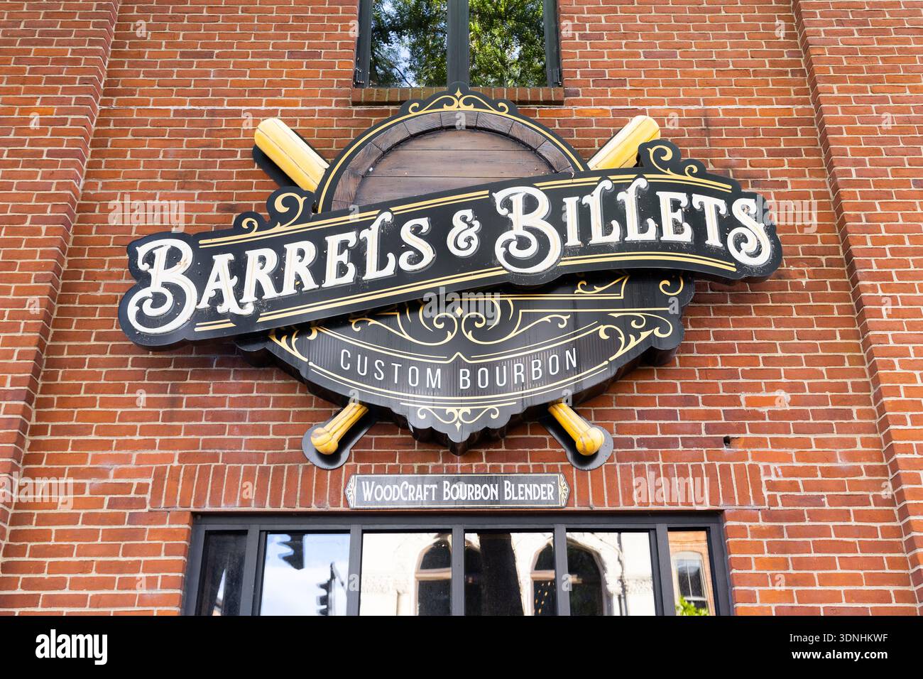 Barrels and billets est une distillerie du centre-ville de Louisville où les clients peuvent créer et embouteiller leur propre bourbon. Banque D'Images