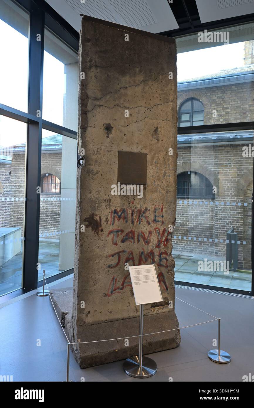 Section du mur de Berlin, vers 1994 - Musée national de l'armée - Londres Banque D'Images