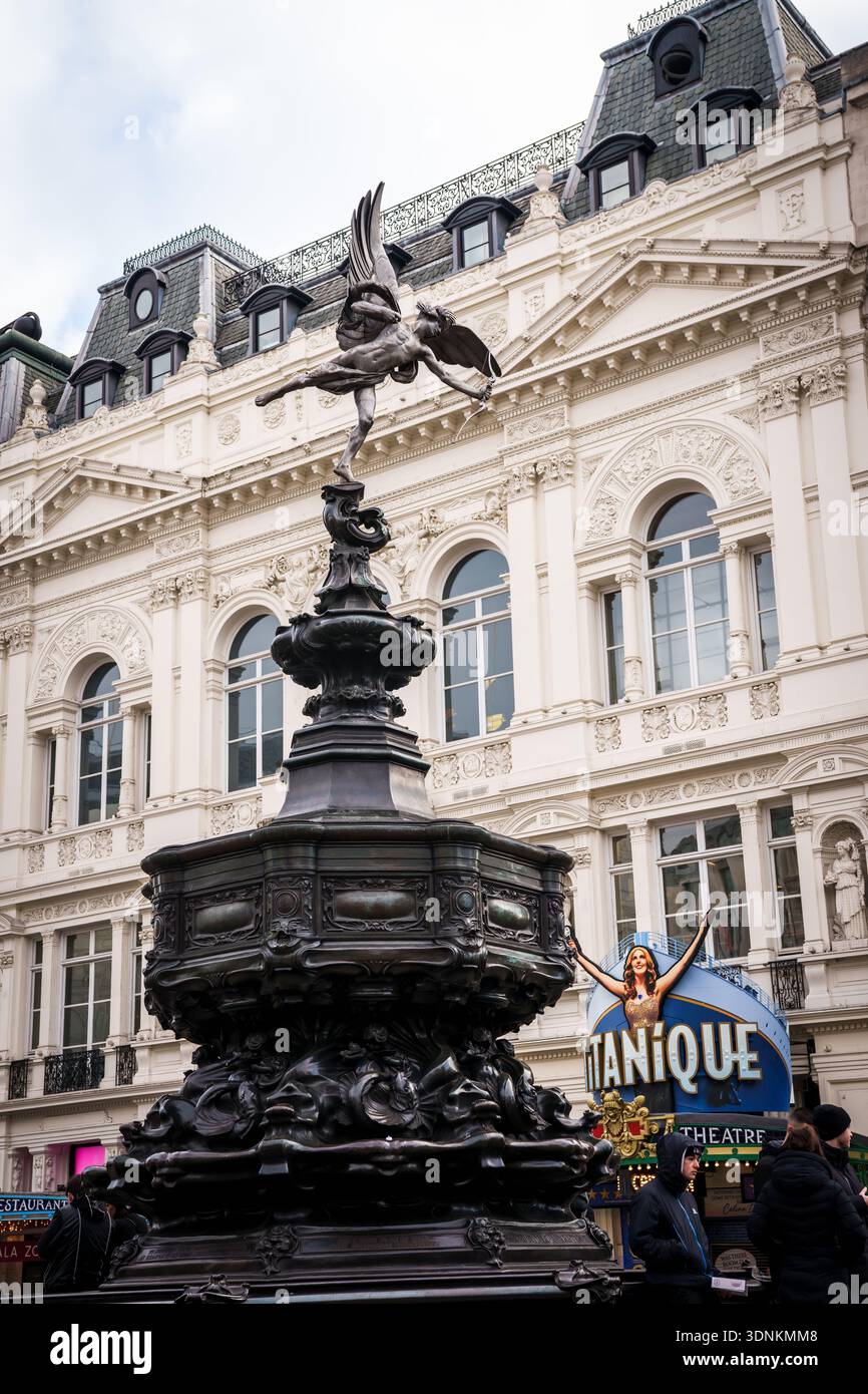 LONDRES, ROYAUME-UNI. 16 février 2025. La fontaine commémorative Shaftesbury avec la statue Anteros au Piccadilly Circus à Londres, Royaume-Uni. Banque D'Images