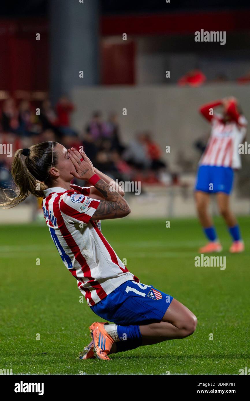 Alcalá de Henares, Madrid, Espagne. 12 novembre 2025. Rosa Otermin (Atletico de Madrid) et Miriam Leal (Atletico de Madrid) réagissent avec frustration Banque D'Images
