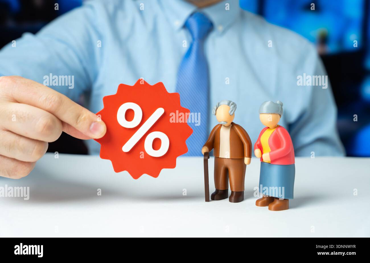 Réductions et promotions pour les clients seniors. Les offres spéciales encouragent la fidélité. Les tendances de la Silver Economy montrent une demande croissante et un marketing ciblé pour Banque D'Images