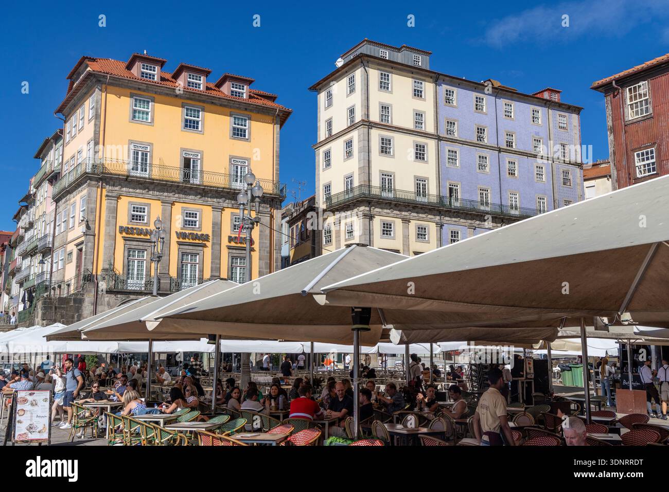 Porto, Portugal, place Ribeira (Praça Ribeira) Banque D'Images