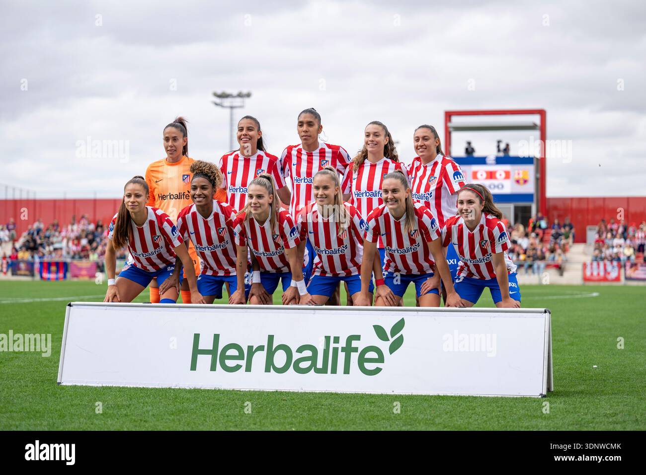 Alcalá de Henares, Madrid, Espagne. 12 octobre 2025. Le Staring 11 pour l’équipe féminine de l’Atletico de Madrid pose devant la Liga F 2025-2026 Matchday 7 M. Banque D'Images