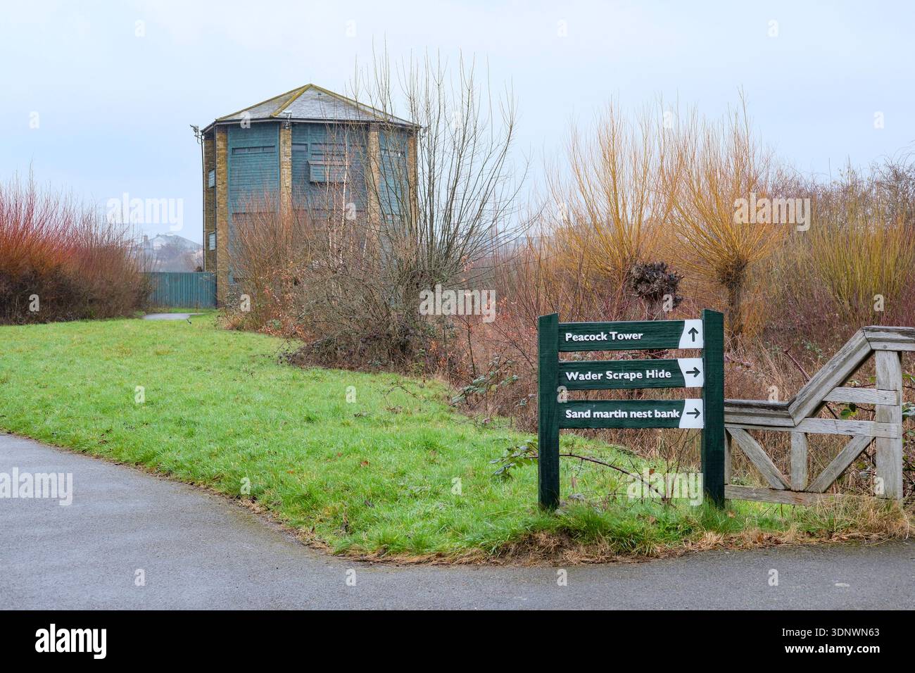 Le centre d'information Peacock Tower et la plate-forme d'observation au London Wetland Centre, Londres, Royaume-Uni Banque D'Images