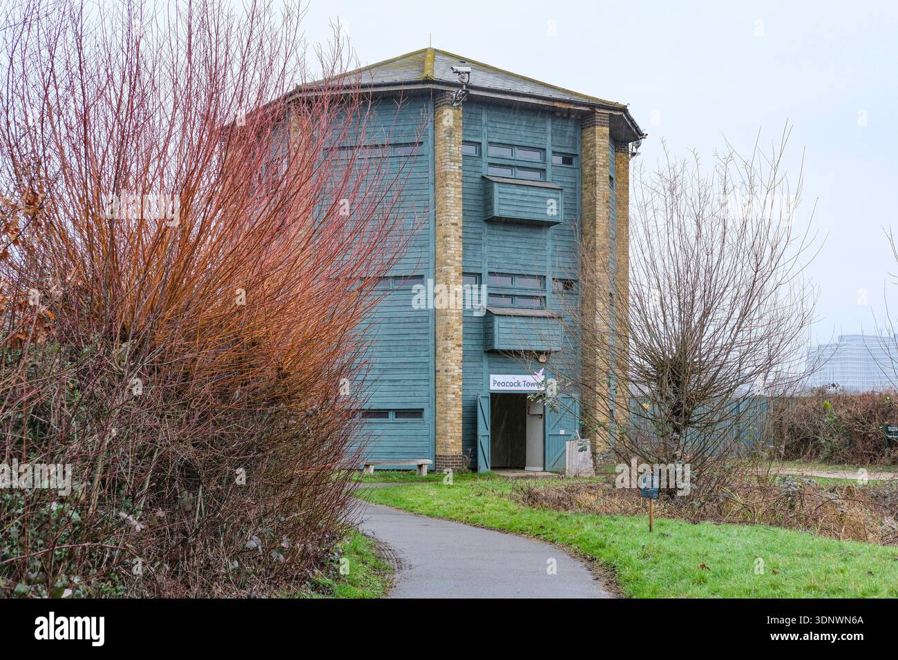 Le centre d'information Peacock Tower et la plate-forme d'observation au London Wetland Centre, Londres, Royaume-Uni Banque D'Images
