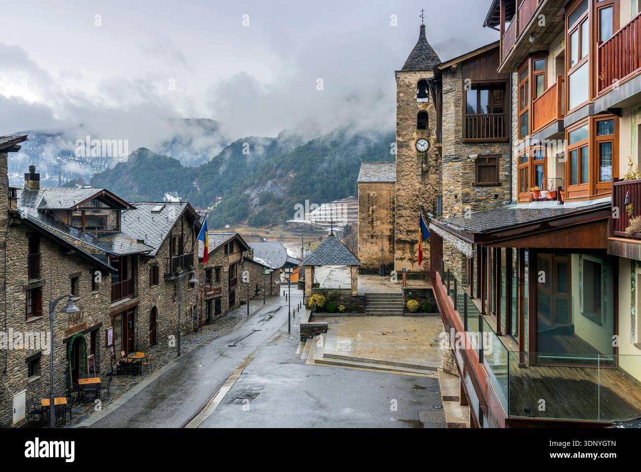 Rue principale, Ordino, Andorre Banque D'Images