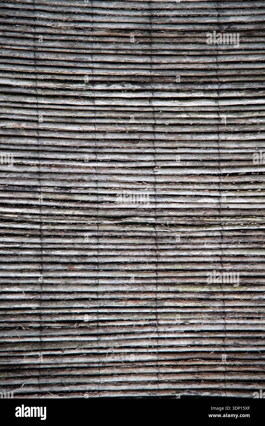 Texture de clôture en roseau de bambou gris vertical Banque D'Images