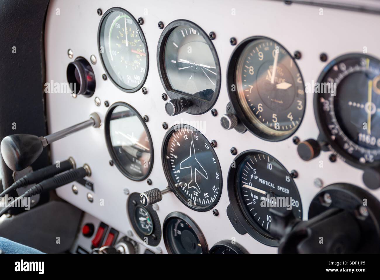 Hobby et temps libre, tableau de bord d'avions légers utilisés par les leads d'aéroclub en France pour les sports et les courts trajets en position de départ Banque D'Images