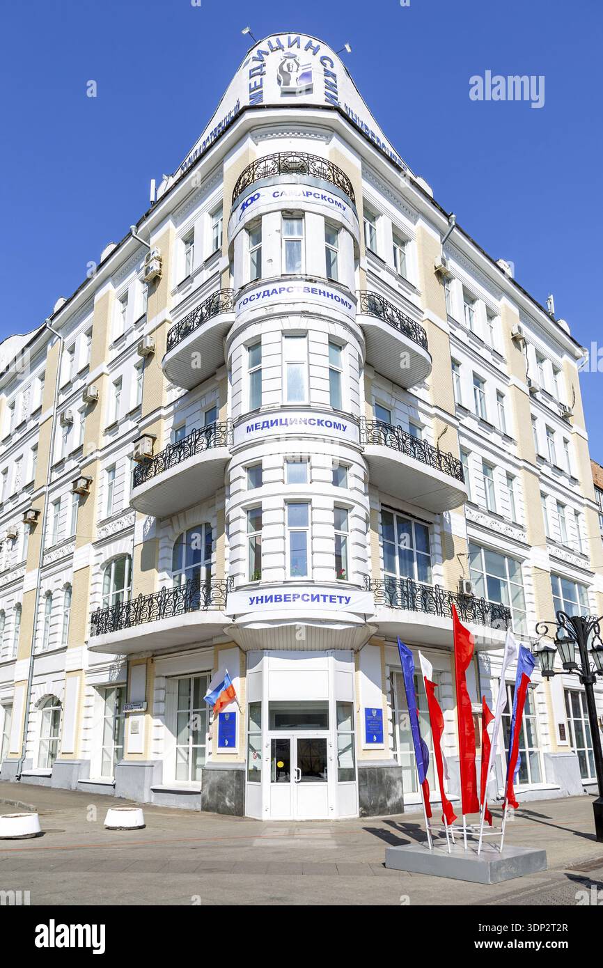 Samara, Russie - 4 mai 2019 : bâtiment de l'Université médicale d'État de Samara. Texte en russe : Université médicale d'État Banque D'Images