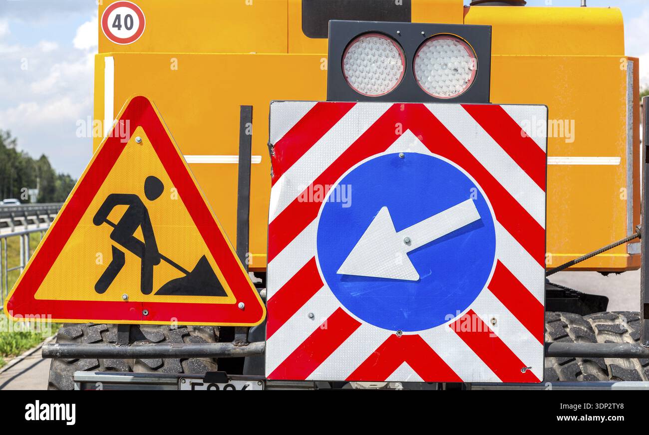 Signalisation routière sur le chariot en gros plan Banque D'Images